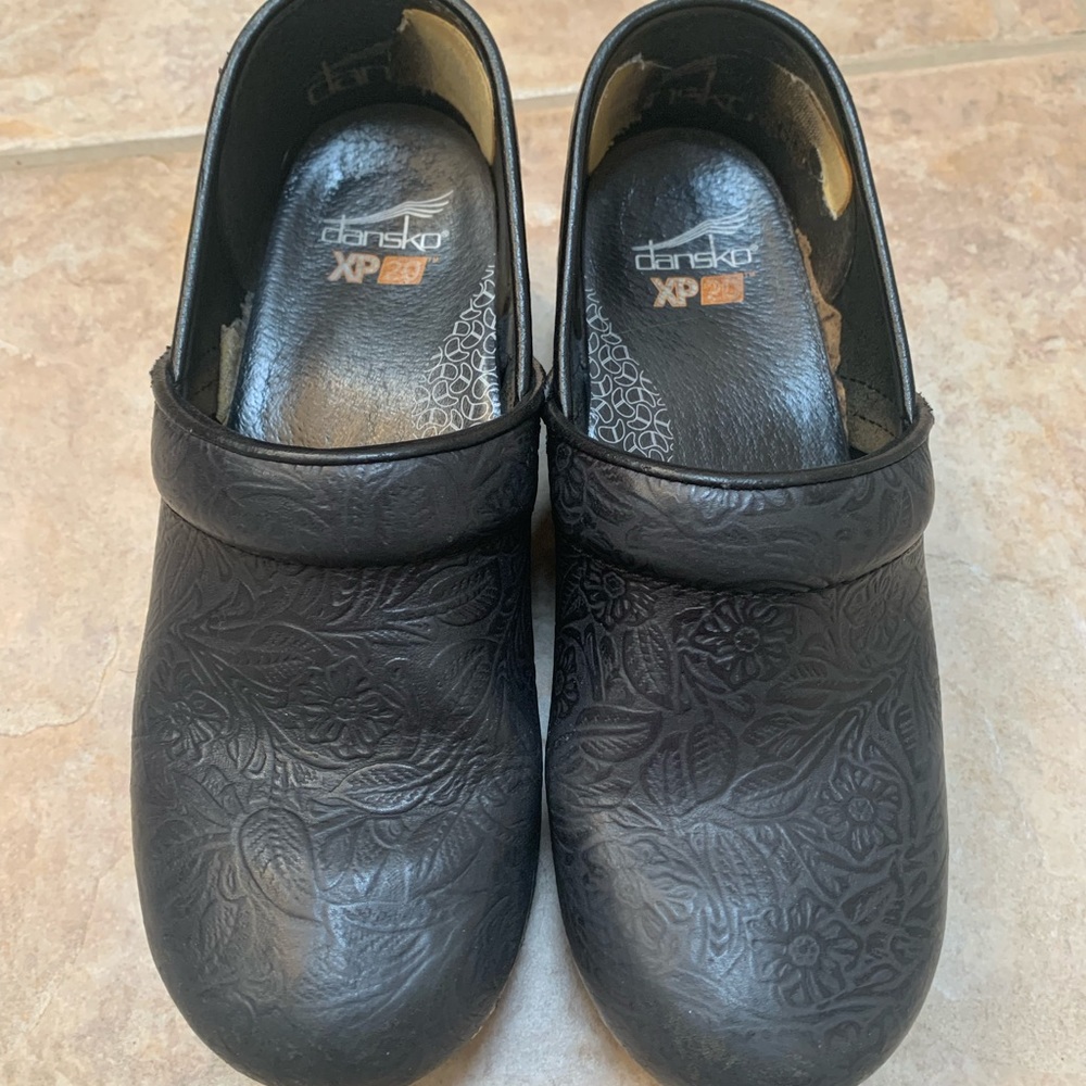 Women’s Dansko XP 2.0 clog black floral
